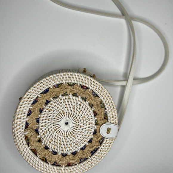 Round wicker crossbody - Picture 2 of 3